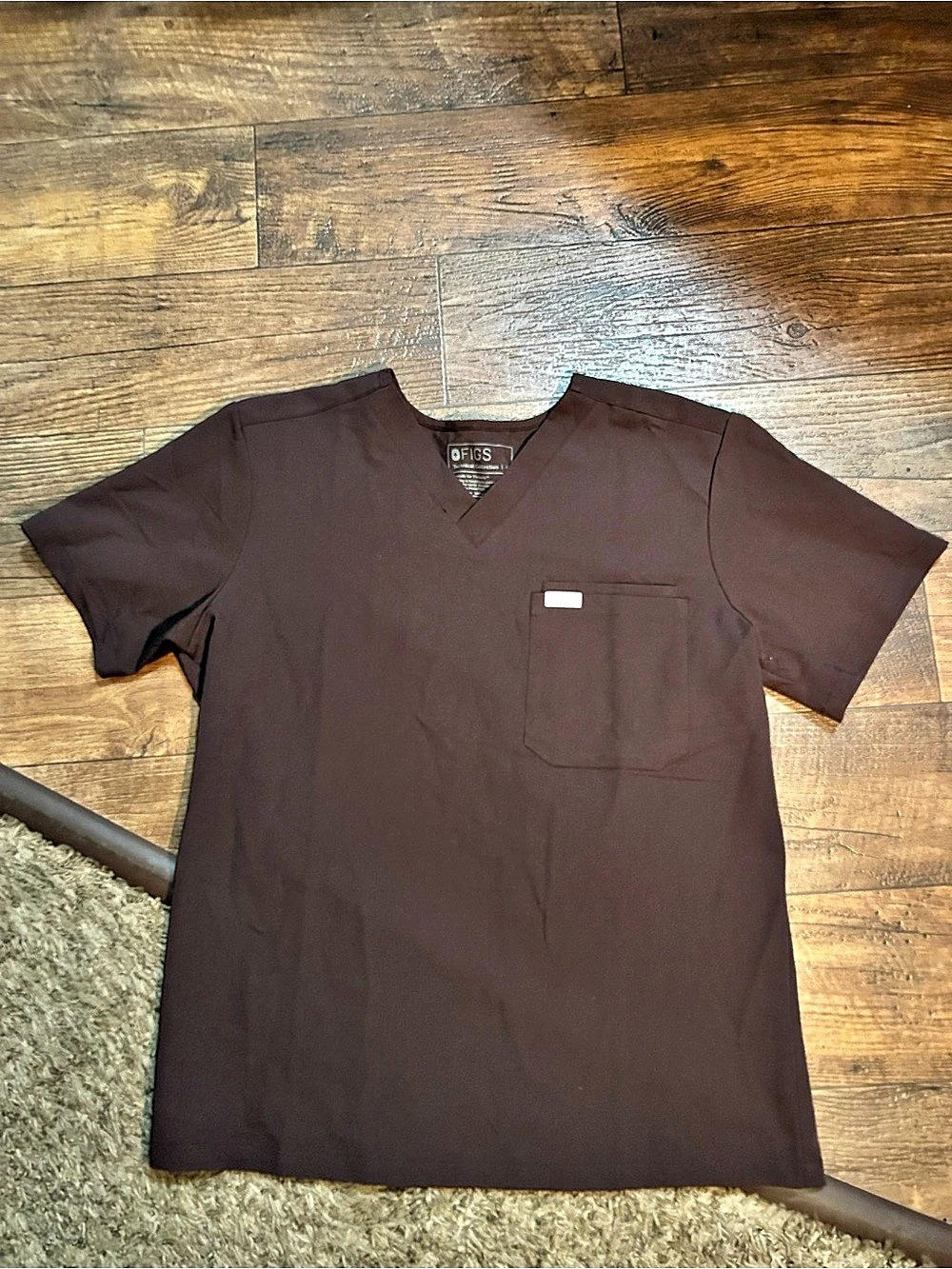 FIGS Men’s Leon Three-Pocket Scrub Top in “Espresso” Size medium